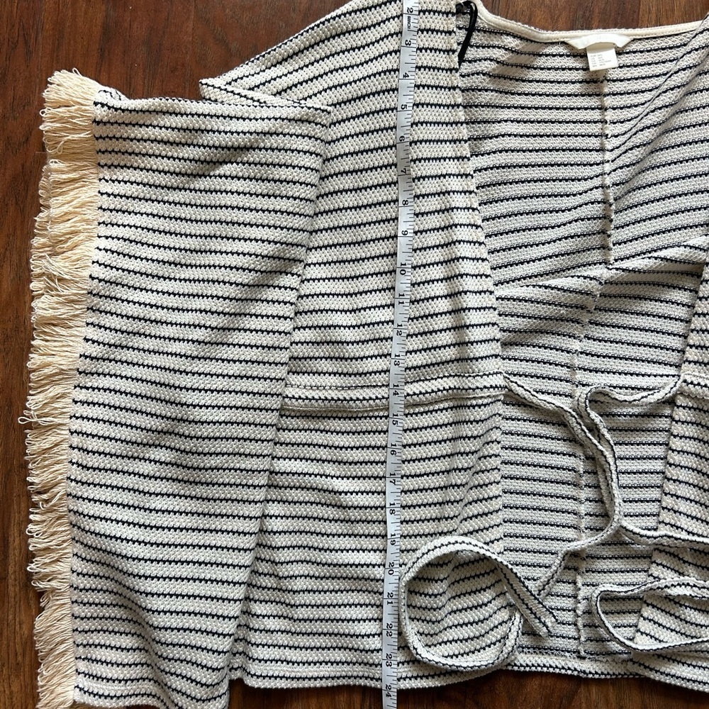 Beach Coverup With Front Tie and Fringes Women’s Size Medium - Picture 7 of 11